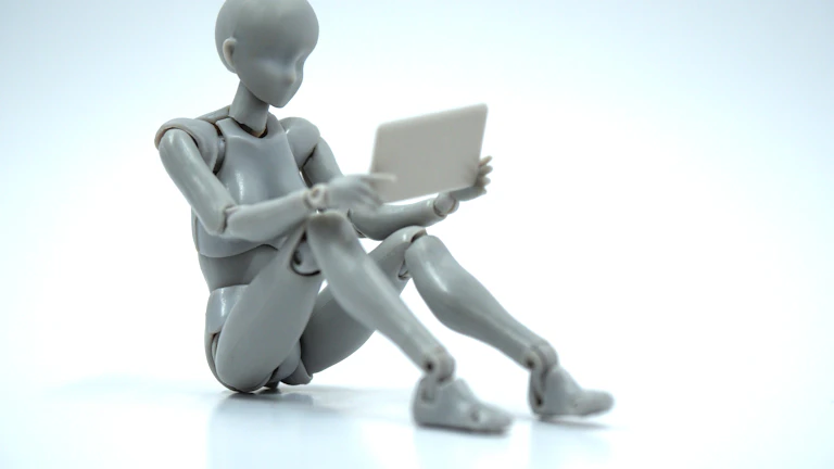 AI 로봇이 집 모형을 들고 있는 모습