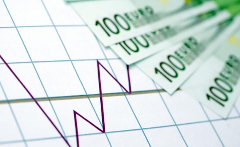 하락하는 유로화 가치를 보여주는 차트