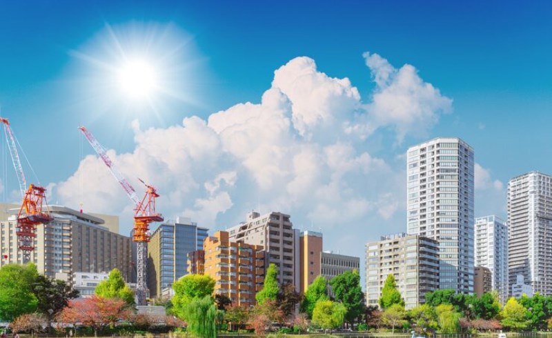 도시 스카이라인과 건설 현장