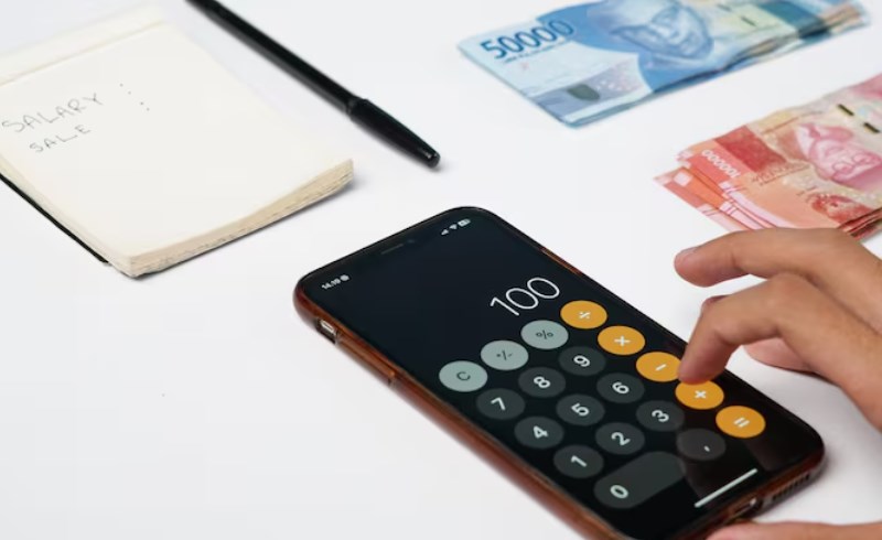 currency-exchange-calculator-app-on-a-smartphone-screen