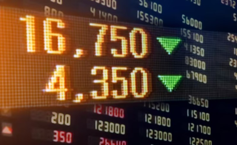 고금리 통화 투자 위험성과 터키 리라 폭락 사태가 주는 실전 교훈 5가지 25 디지털 화면에 표시된 외환 환율 변동 그래프