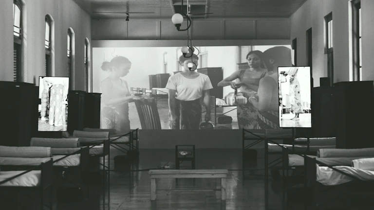 다양한 디지털 아트워크 컬렉션이 모여 있는 모습