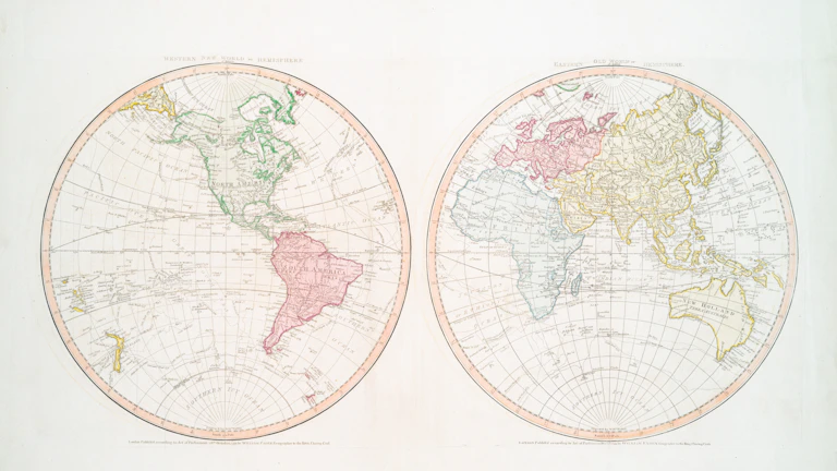 전 세계 지도를 배경으로 달러 지폐가 흩뿌려진 이미지