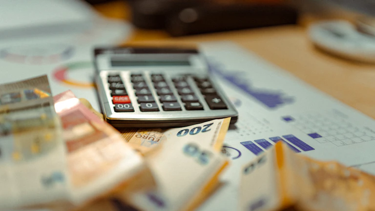 재무 분석 보고서와 그래프