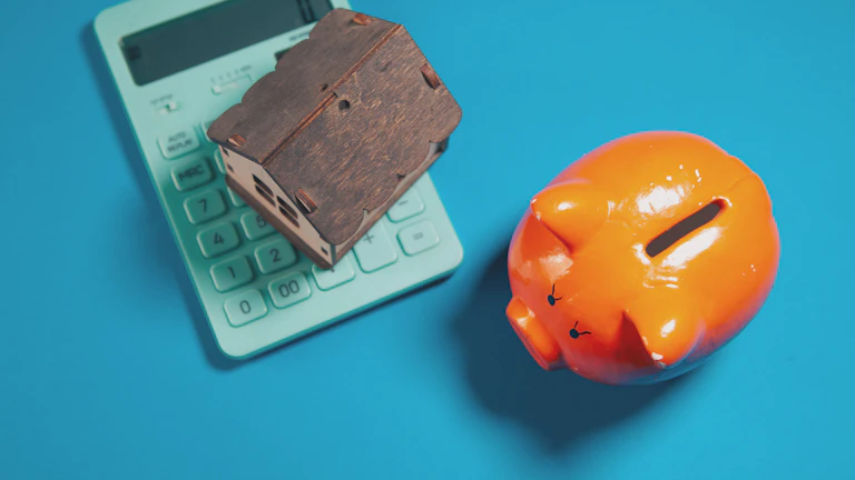 금융 계획과 동전 더미