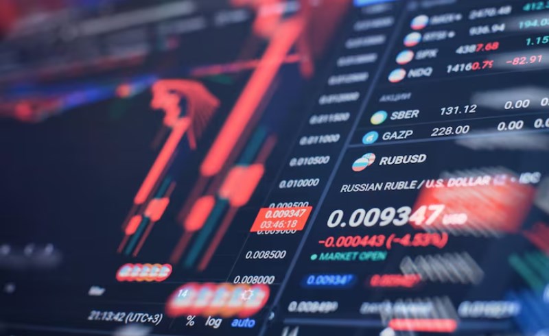 외환 박스권 매매 차트를 분석하는 모습