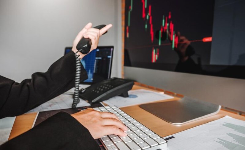 마틴게일 배팅 위험성 충격적인 FX 계좌 파산 사례 심층 분석 26 마진콜에 직면하여 좌절하는 FX 트레이더