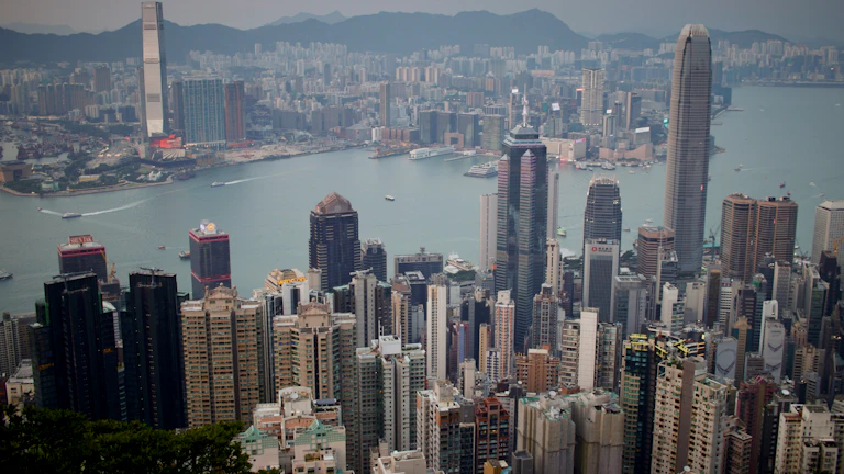 전 세계로 연결된 금융 네트워크와 디지털 데이터 흐름