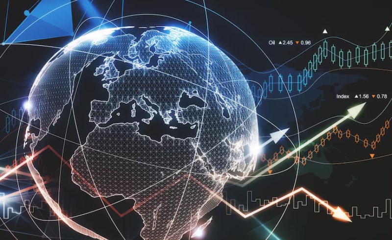세계 지도가 그려진 배경 위에 다양한 국가의 주가 지수 숫자들이 떠오르는 이미지