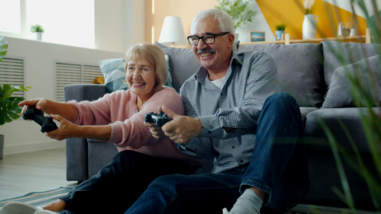 건강보험료 걱정 없이 평화로운 노후를 즐기는 부부