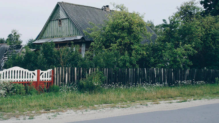 주택담보대출 표지판이 있는 집