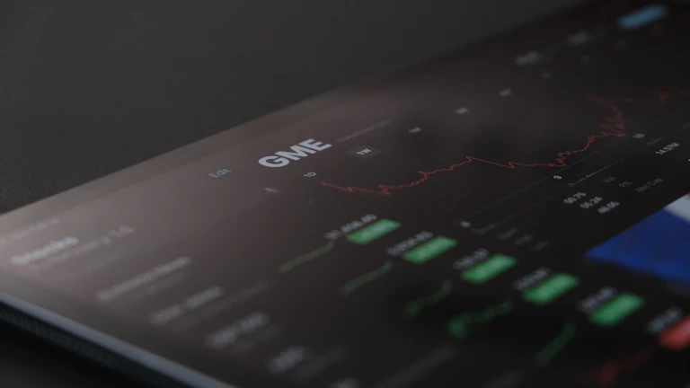 차트를 분석하는 투자자