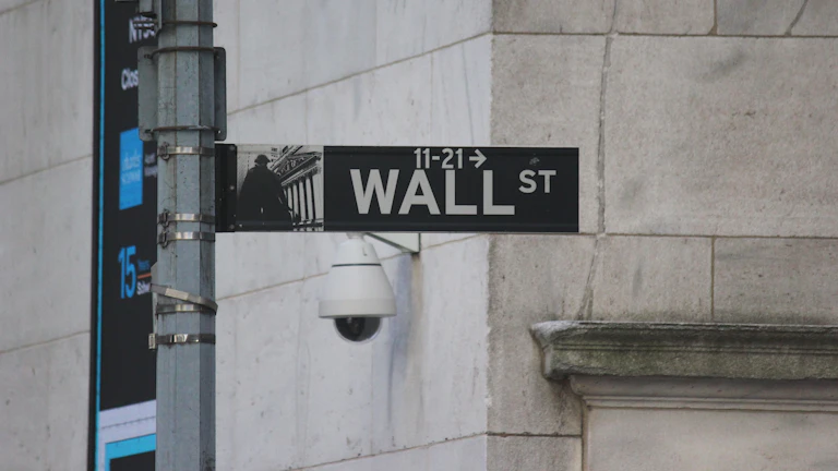 배당락일을 고민하는 투자자