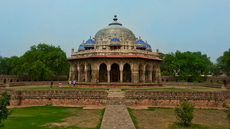 ISA 배당금 비과세 혜택으로 국내 주식 수익 높이는 실전 전략 25 ISA 계좌를 활용한 투자 전략을 보여주는 그래픽