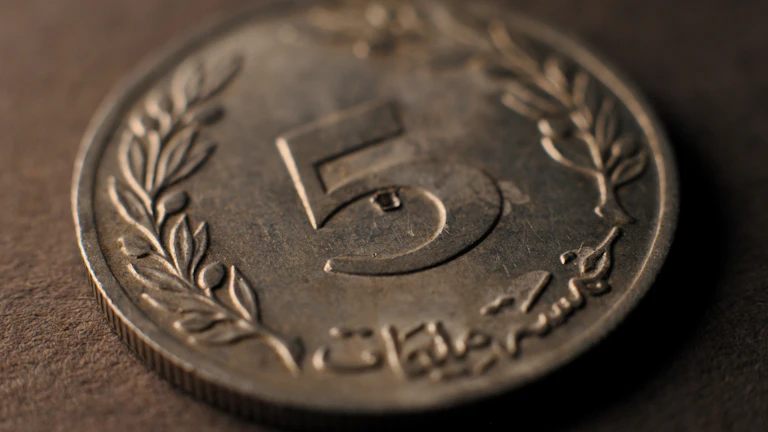 엔저 현상을 나타내는 일본 엔화와 미국 달러 기호 이미지