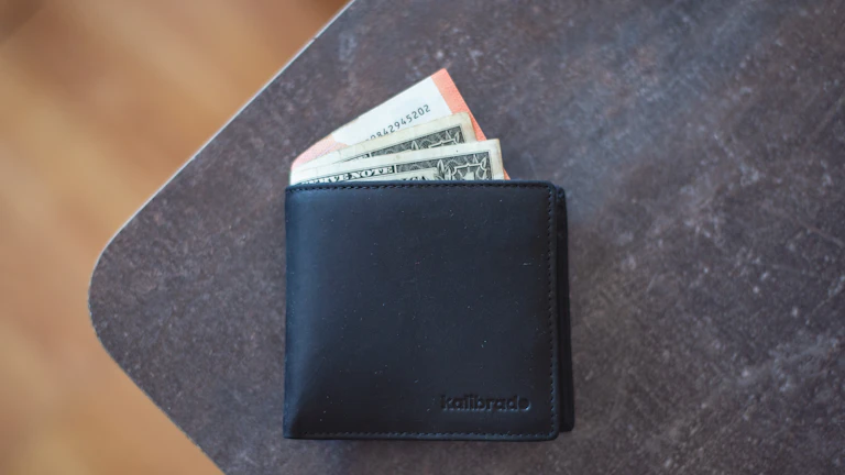 로또 1등 당첨 세금 계산, 33% 떼고 실수령액 얼마? 가족 증여는? 현명한 자산 관리 전략 29 돈 주머니와 계산기