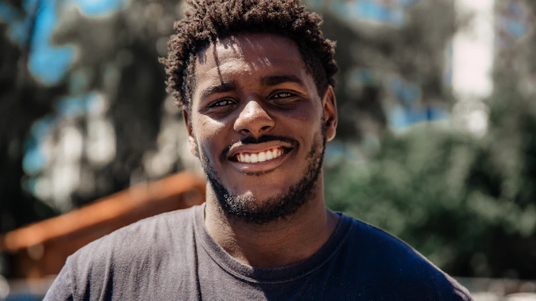 금융에 대해 논의하는 사람들