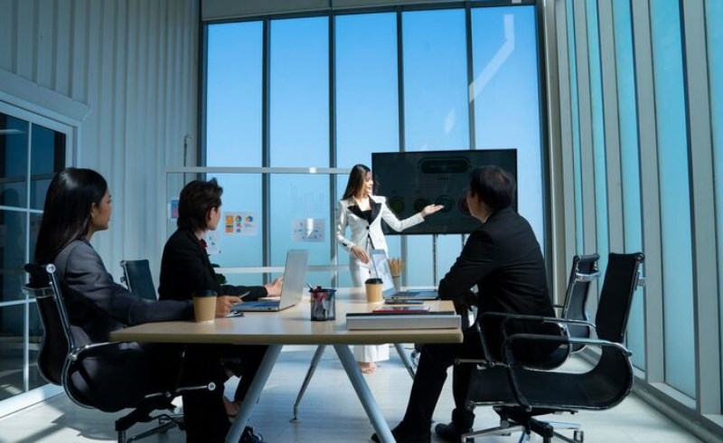 거시경제(Macro) 공부와 환율 예측 전문가처럼 2026년 FOMC 의사록 핵심 완벽 분석하는 비법 26 회의실에 모여있는 사람들