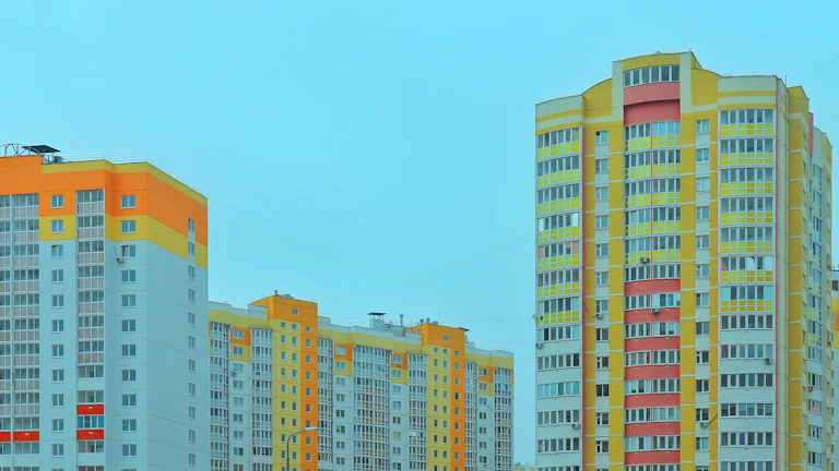 도시의 작은 아파트 건물