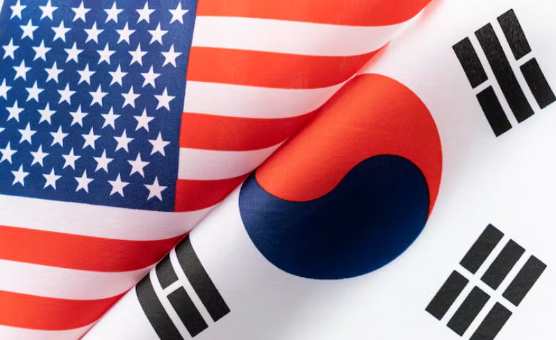 2026년 한미 통화 스왑 재협상, 그 기능과 미래 전망을 파헤치다 26 한국과 미국 국기가 악수하는 모습