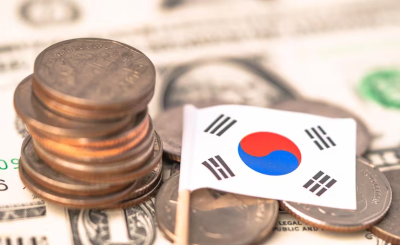 달러 코스트 애버리징 환전법, 매주 월요일 100달러씩 모으기로 환차손 걱정 없이 달러 자산 늘리는 방법 26 쌓여있는 달러 지폐와 한국 원화의 조화로운 모습