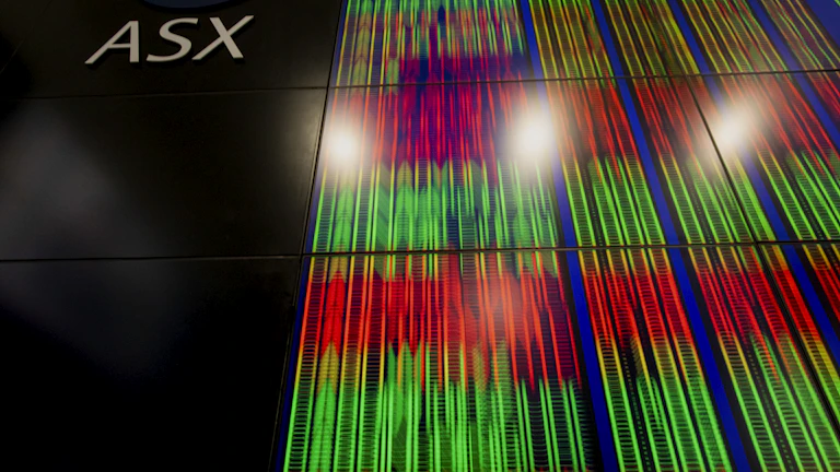 폭락하는 주식 시장 그래프