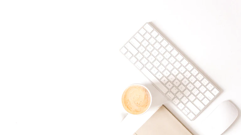 AI 로봇과 사람이 악수하는 모습