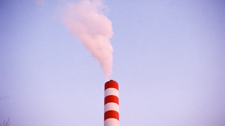 탄소배출권 거래 시장을 나타내는 그래프와 데이터