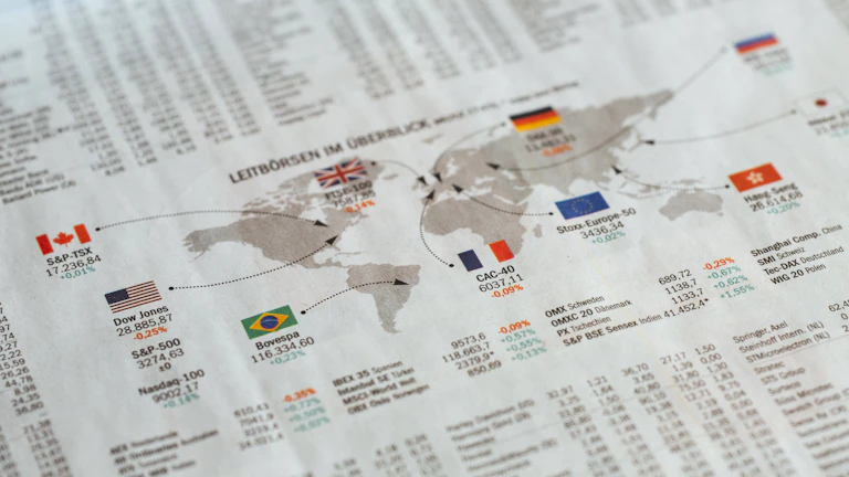 다양한 주식 차트와 상승 그래프