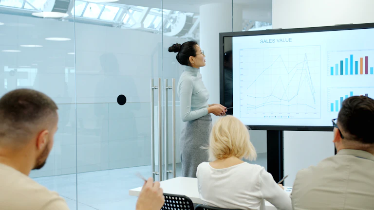 우상향하는 수익률 그래프와 분석 도구들