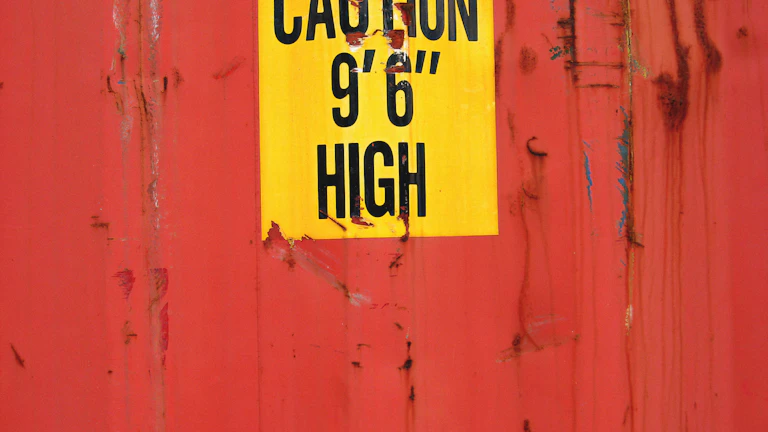 금융 위험 경고 표지판