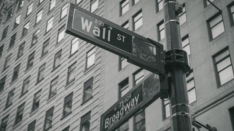 탐욕과 공포를 나타내는 투자자 군중