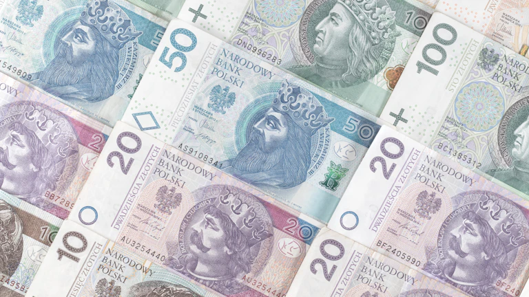 엔화 지폐가 쌓여 있는 모습