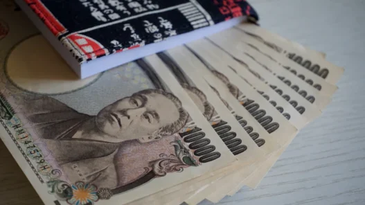 기록적 엔저 시대, 환차익 극대화하는 3가지 안전한 투자법 3