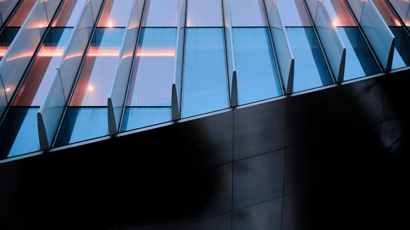 현대적인 금융 지구 오피스 빌딩