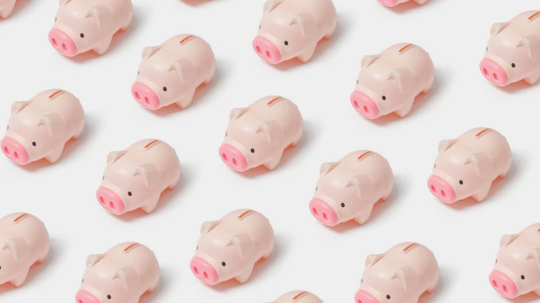 저축과 이자 수익을 상징하는 저금통 이미지