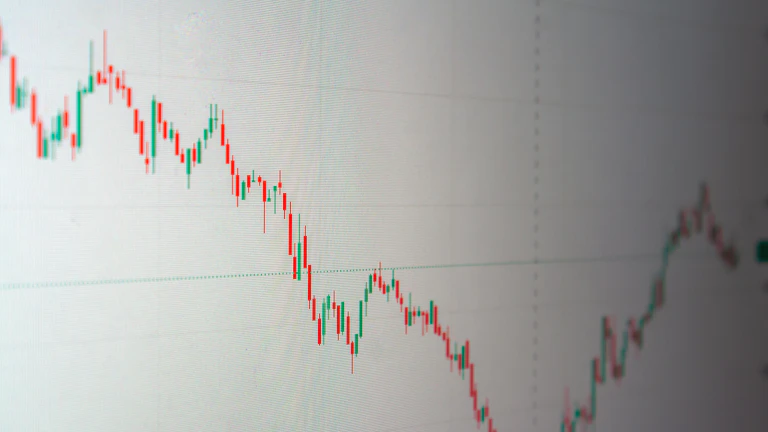 반도체관련주 2026년 공급 과잉 시점 포착하여 수익 지키는 매도 기술 26 주식 차트가 하락 추세로 전환되며 매도 신호를 보내는 모습