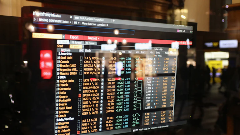 상승하는 화살표와 함께 기회를 나타내는 이미지