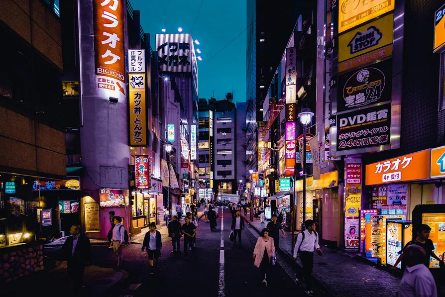 세계관 단서를 보여주는 미스터리한 클로즈업