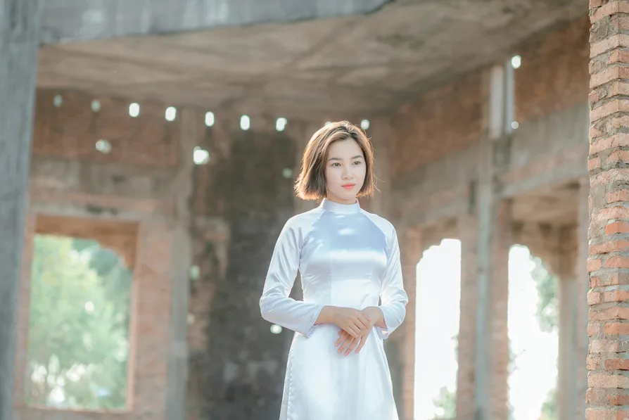 짧은 머리에 어울리는 시크한 의상 스타일