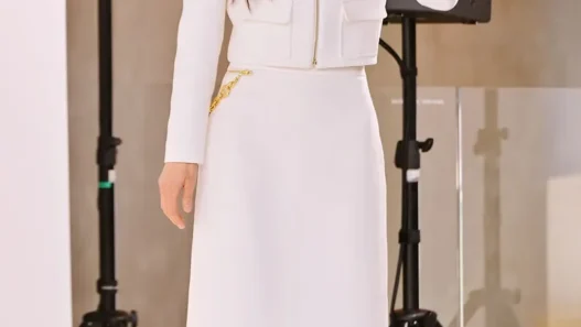 전지현 중단발 아우라 눈길, 레이어드컷 포인트는? 25