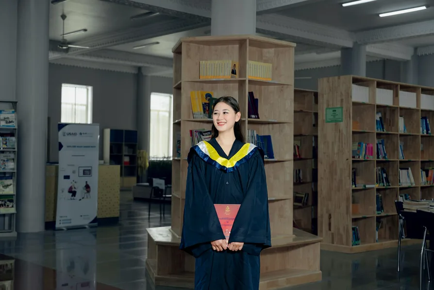 유배지에서 학문을 이어가는 정약전의 모습