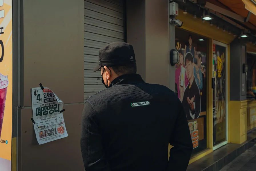 손에 든 즉석복권 이미지