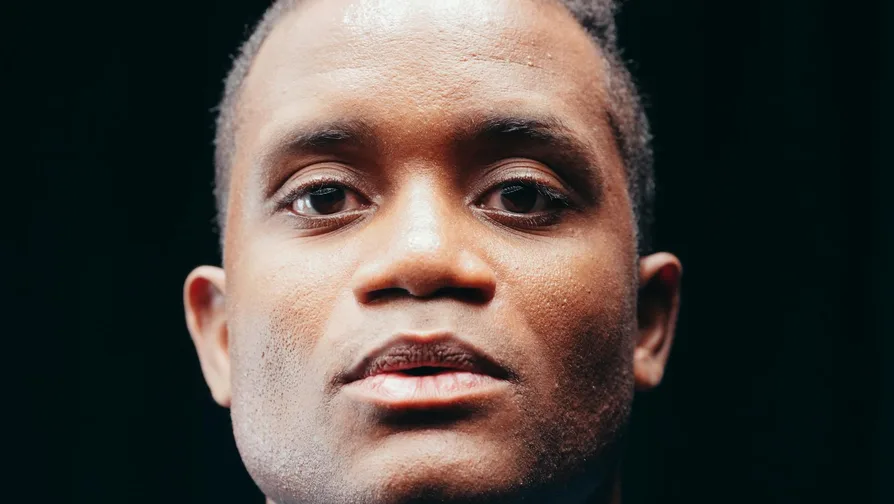 맥스 시덴토프 전시 입구와 현장 분위기