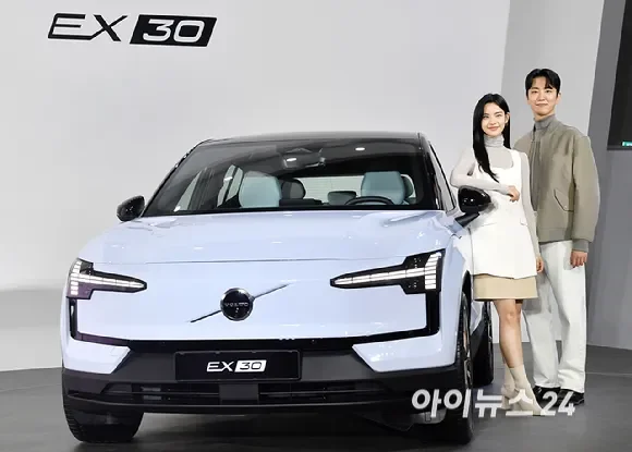 볼보 EX30 주행거리와 급속충전 안전성 이미지